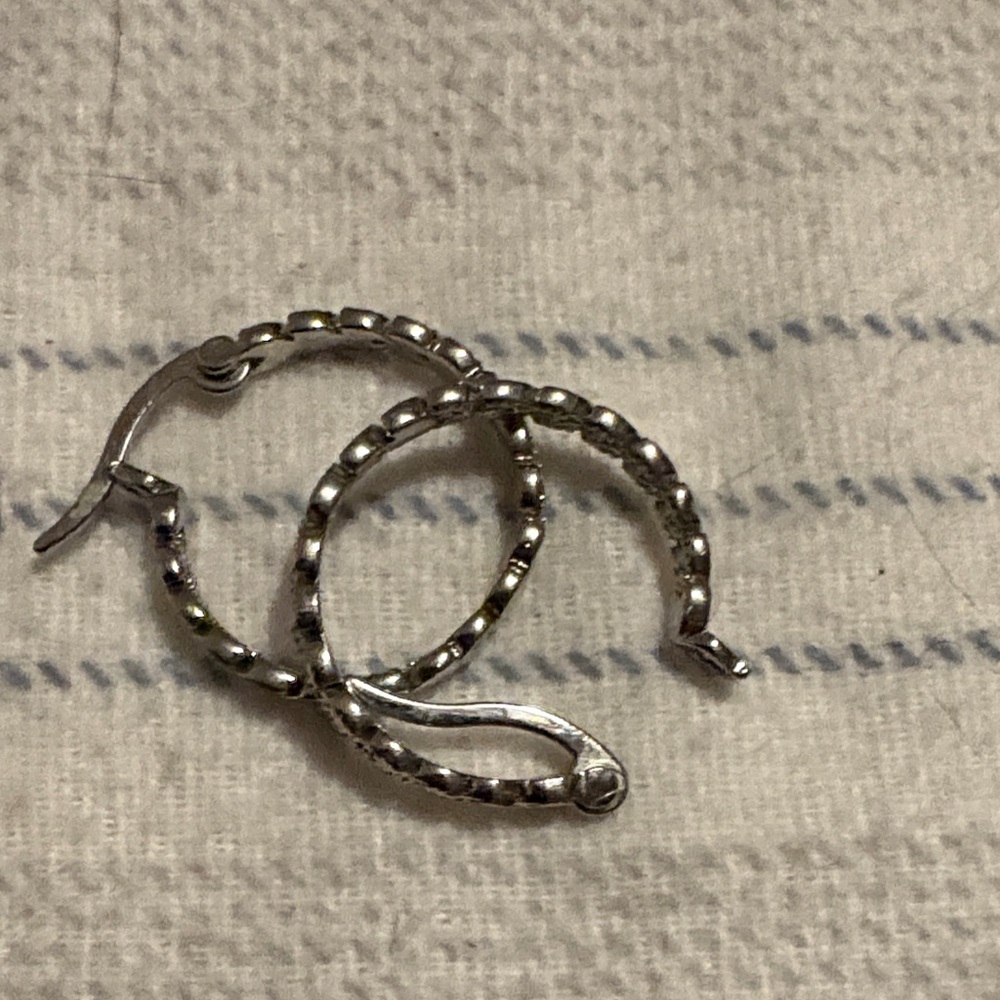 925 diamond chip earrings very light and sparkly not sure of weight